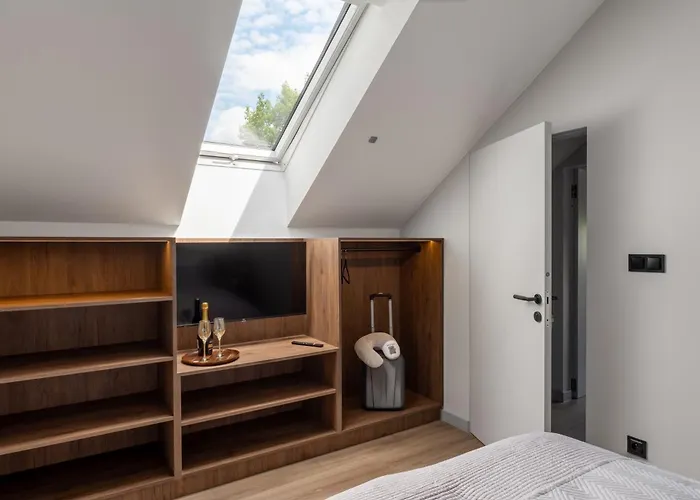 Balice Premium - By Upstairs